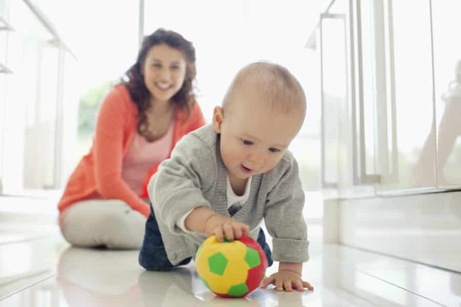 ¿Cómo jugar con un bebé?